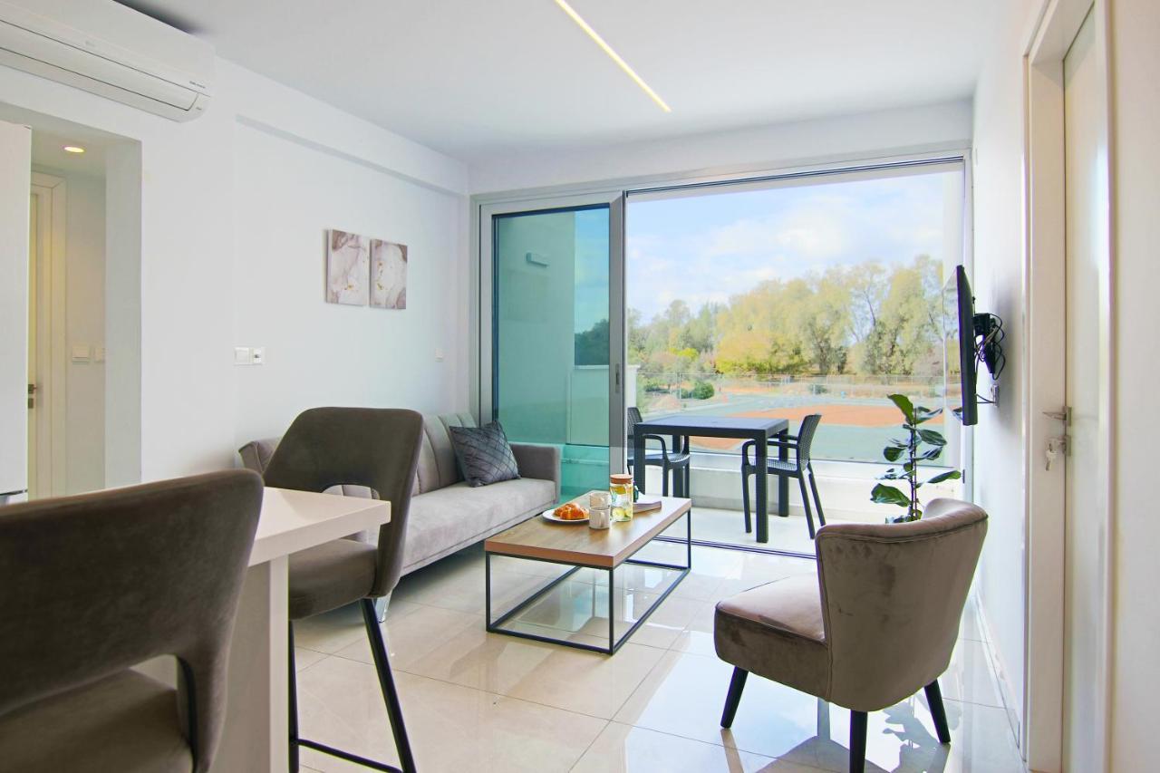 Phaedrus Living - Seaside Executive Flat Harbour 205 Lägenhet Paphos Exteriör bild