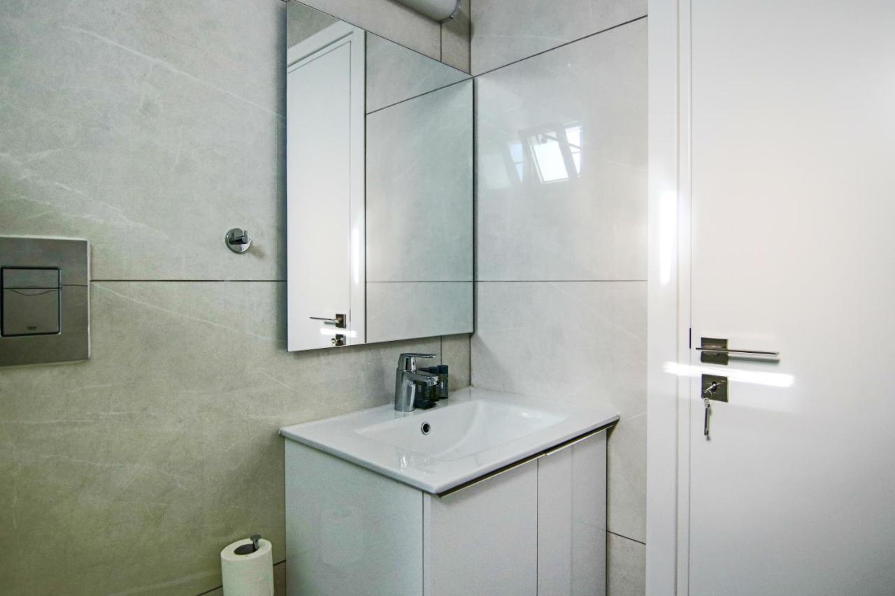 Phaedrus Living - Seaside Executive Flat Harbour 205 Lägenhet Paphos Exteriör bild