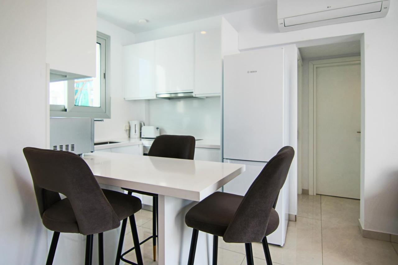 Phaedrus Living - Seaside Executive Flat Harbour 205 Lägenhet Paphos Exteriör bild